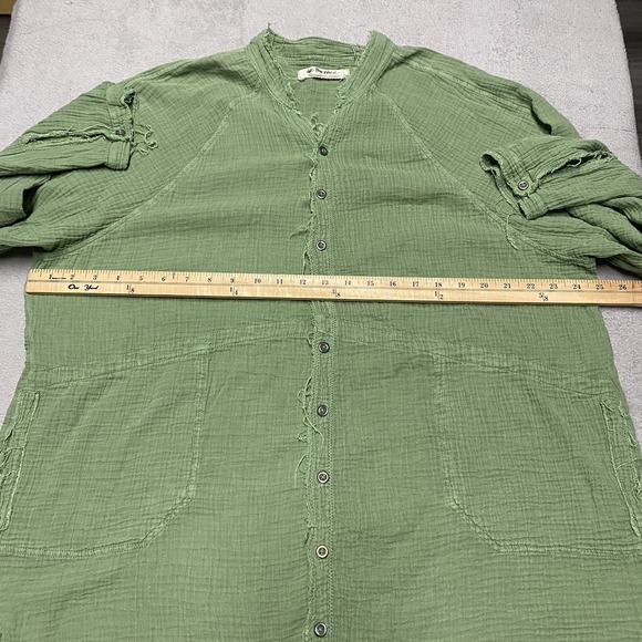 We The Free Summer Daydream Button Down Larger Green Long Oversized Raw Hem Boho - Picture 4 of 8